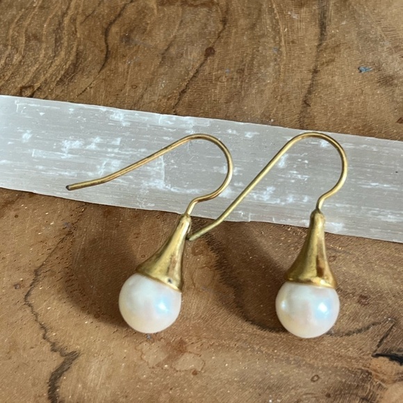 Gold tone Faux Pearl Drop Earrings - Picture 2 of 3